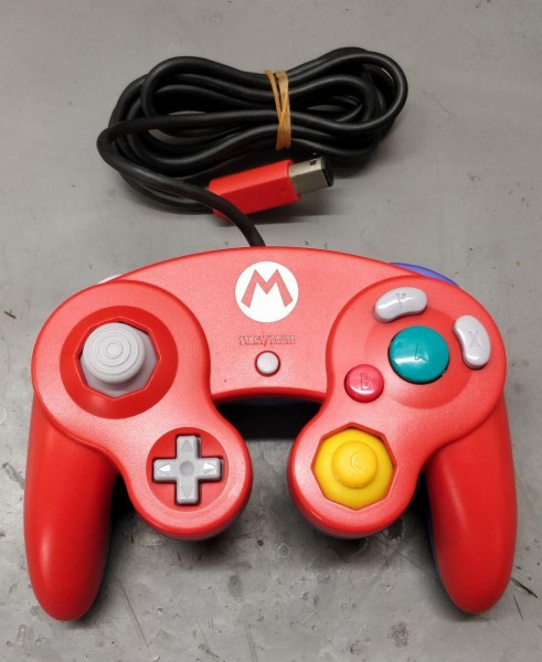 GameCube Controller - Club Nintendo Mario Edition