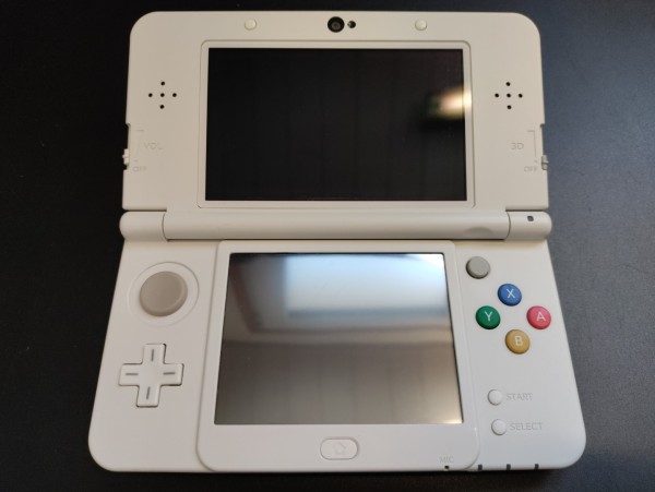 New Nintendo 3DS inkl 52 Spiele